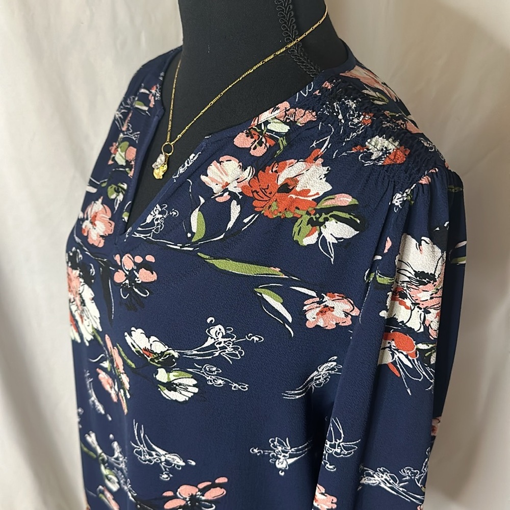 NWOT FUN 2 FUN floral blouse navy - Picture 2 of 5